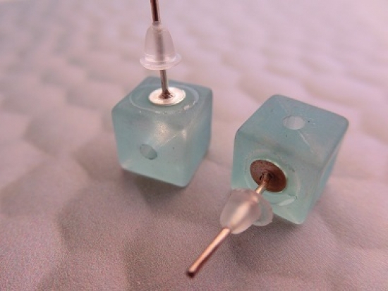 Preview: Ohrstecker blaue Würfel Crushed Ice Quadrat